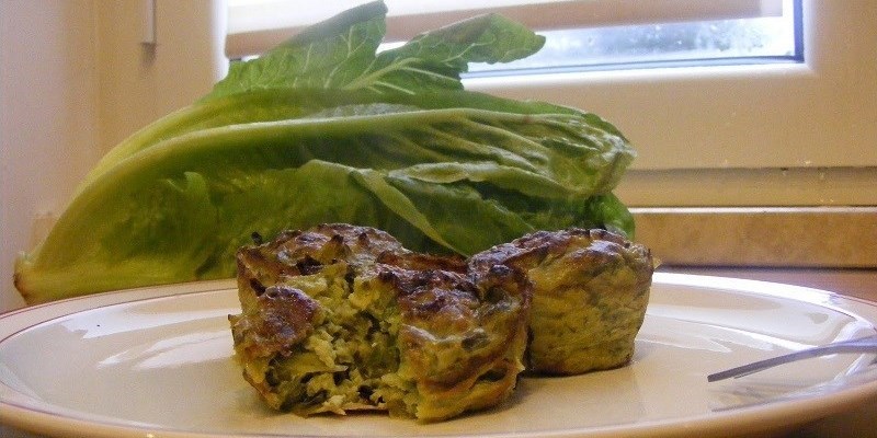 Muffin salati con pane raffermo e lattuga